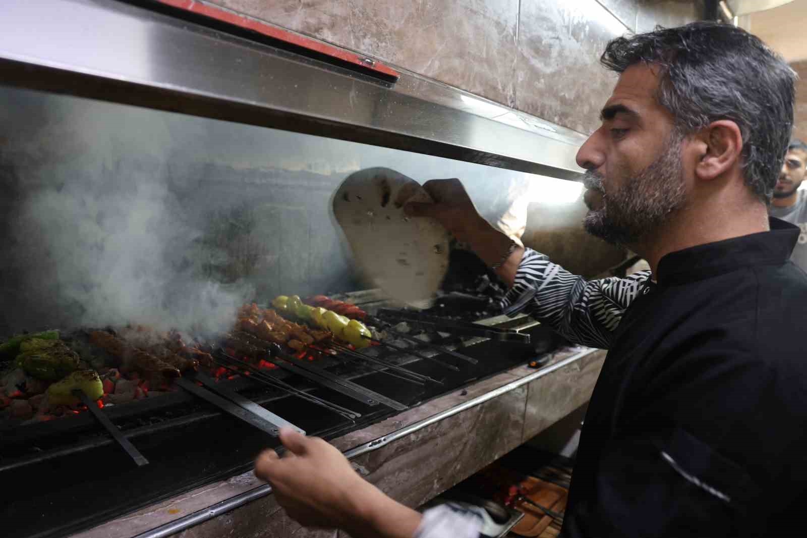 Fuat Usta’dan ’Ejderha Kebabı’ kampanyası: Bin liralık tabağı 250 liraya sunuyor