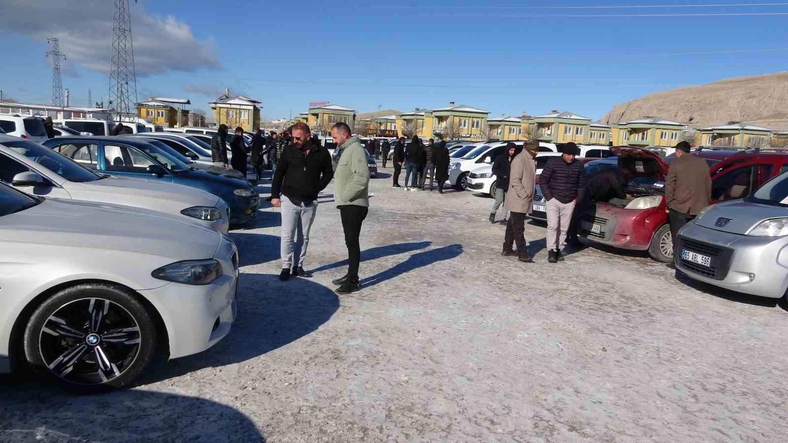 Van’da yüksek model araçlar cep yakıyor, düşük modellere ilgi yok