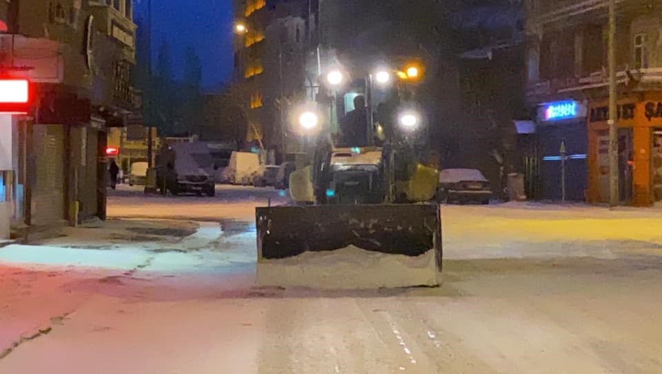 Ardahan’da yoğun kar ve tipiden bazı kara yolları ulaşıma kapatıldı