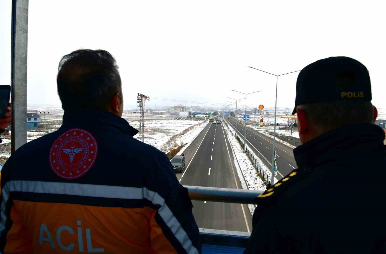 ’Fermuar Sistemiyle Yaşama Yol Ver’