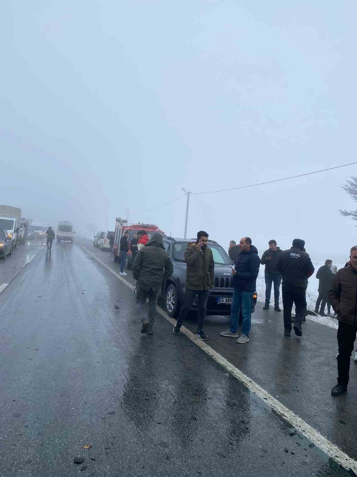 Bitlis’te zincirleme trafik kazası: 31 yaralı