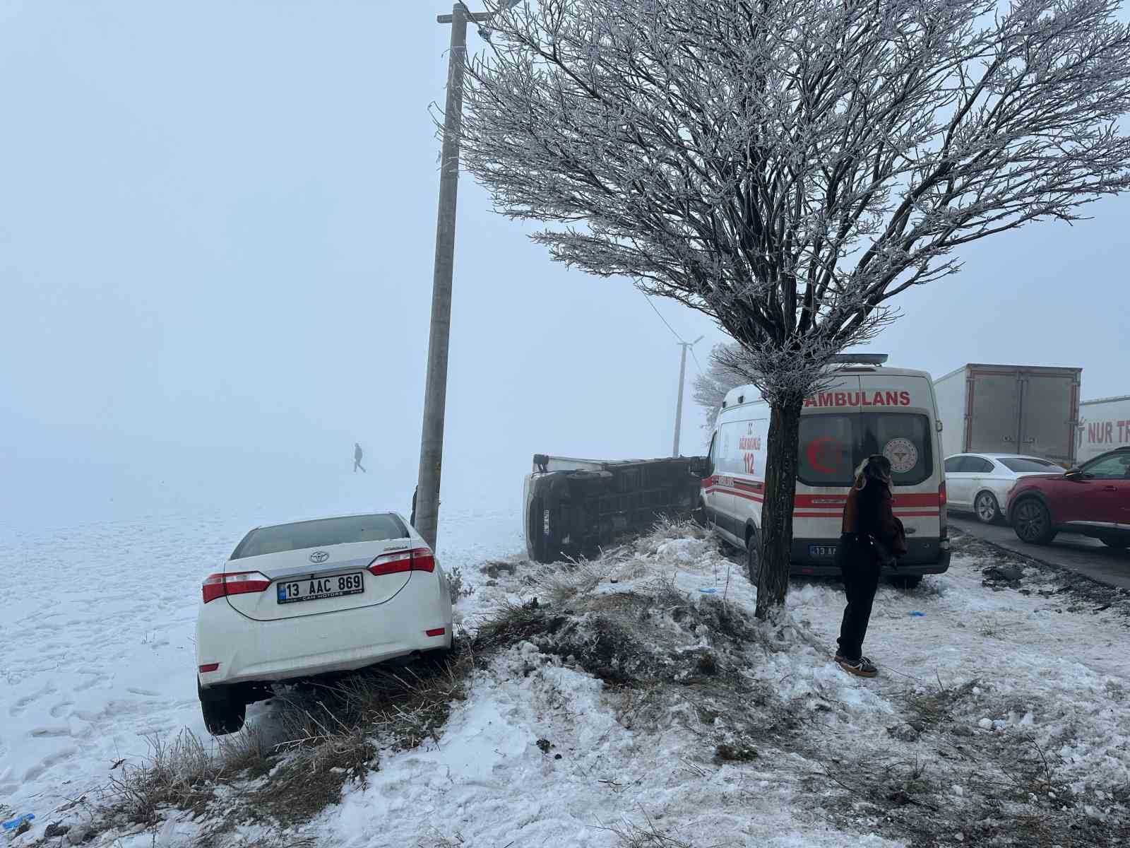 Bitlis’te zincirleme trafik kazası: 31 yaralı