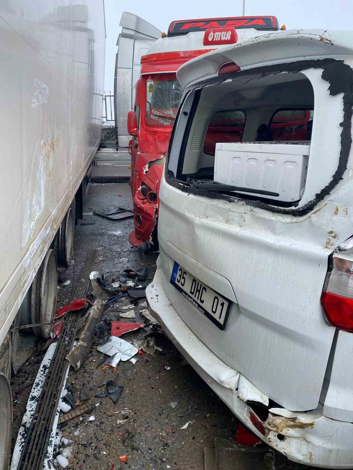 Bitlis’te zincirleme trafik kazası: 31 yaralı