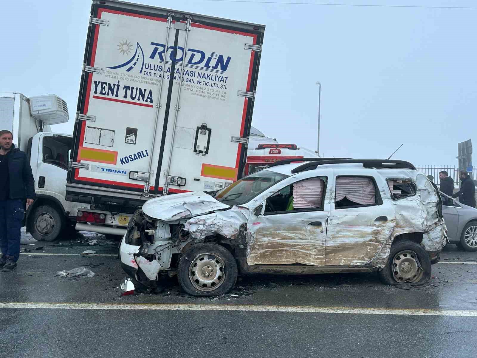 Bitlis’te zincirleme trafik kazası: 31 yaralı