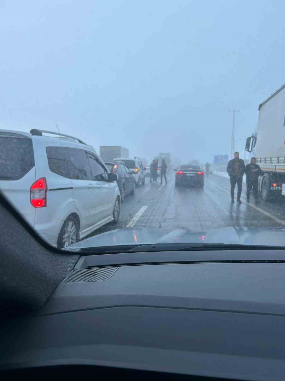 Bitlis’te zincirleme trafik kazası: 31 yaralı