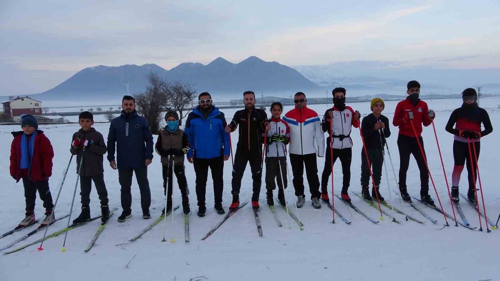 Kayaklı koşu takımı karla antrenmanlarına başladı