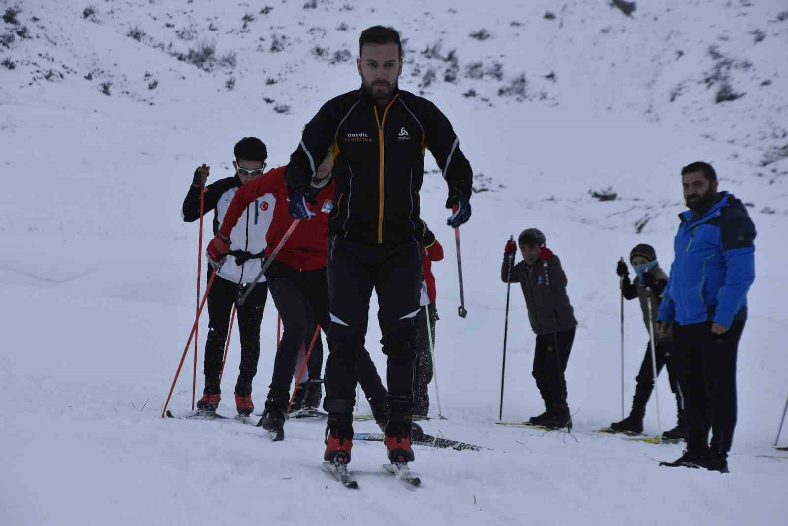 Kayaklı koşu takımı karla antrenmanlarına başladı