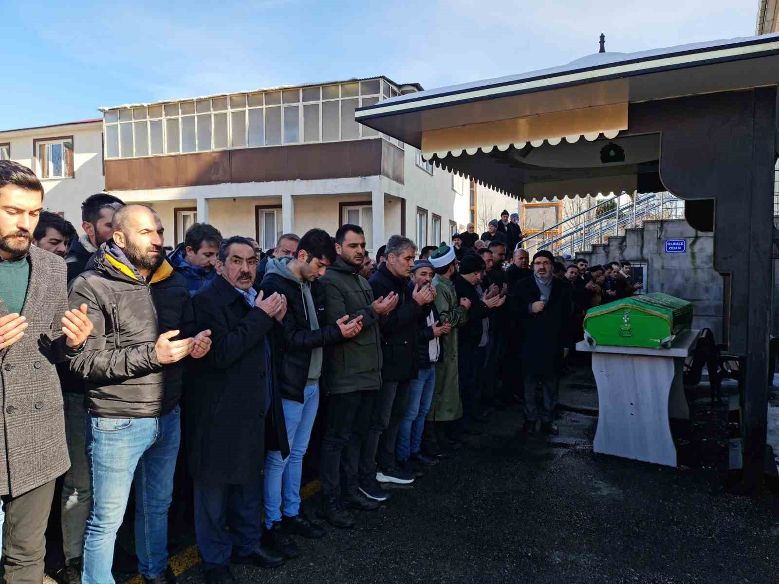 Genç doktor gözyaşları ve dualarla son yolculuğuna uğurlandı