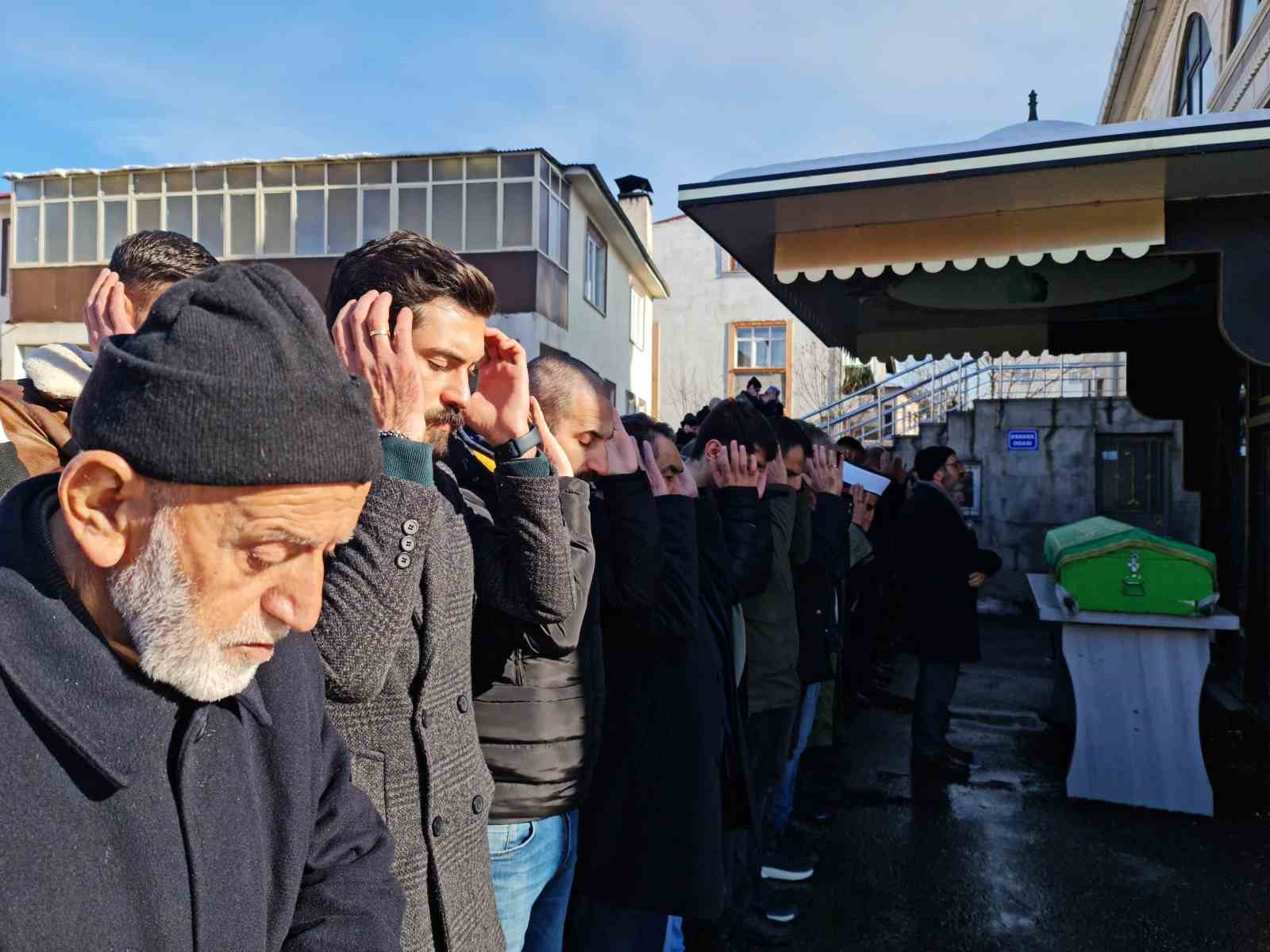 Genç doktor gözyaşları ve dualarla son yolculuğuna uğurlandı