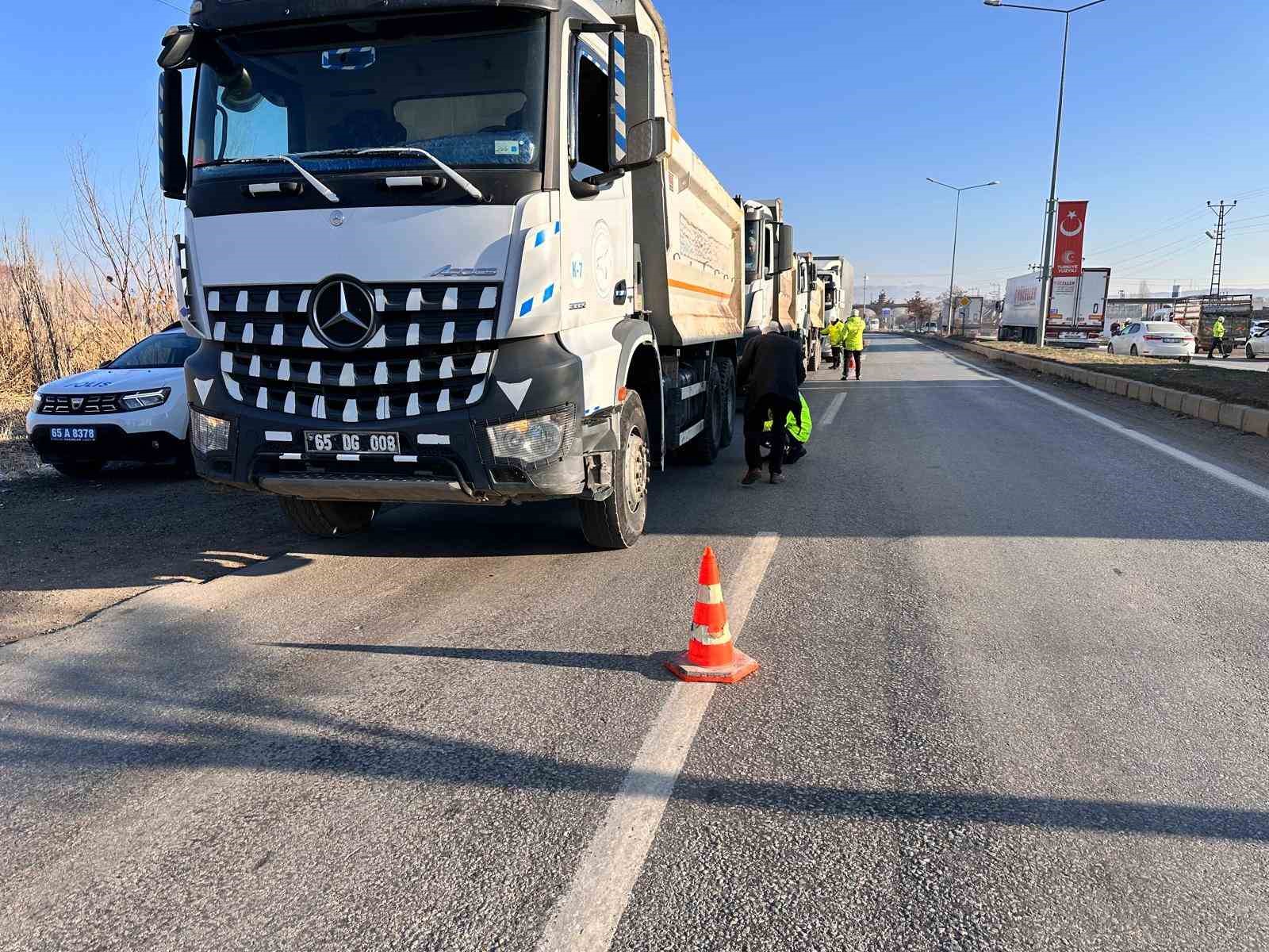 Erciş’te kış lastiği uygulaması yapıldı