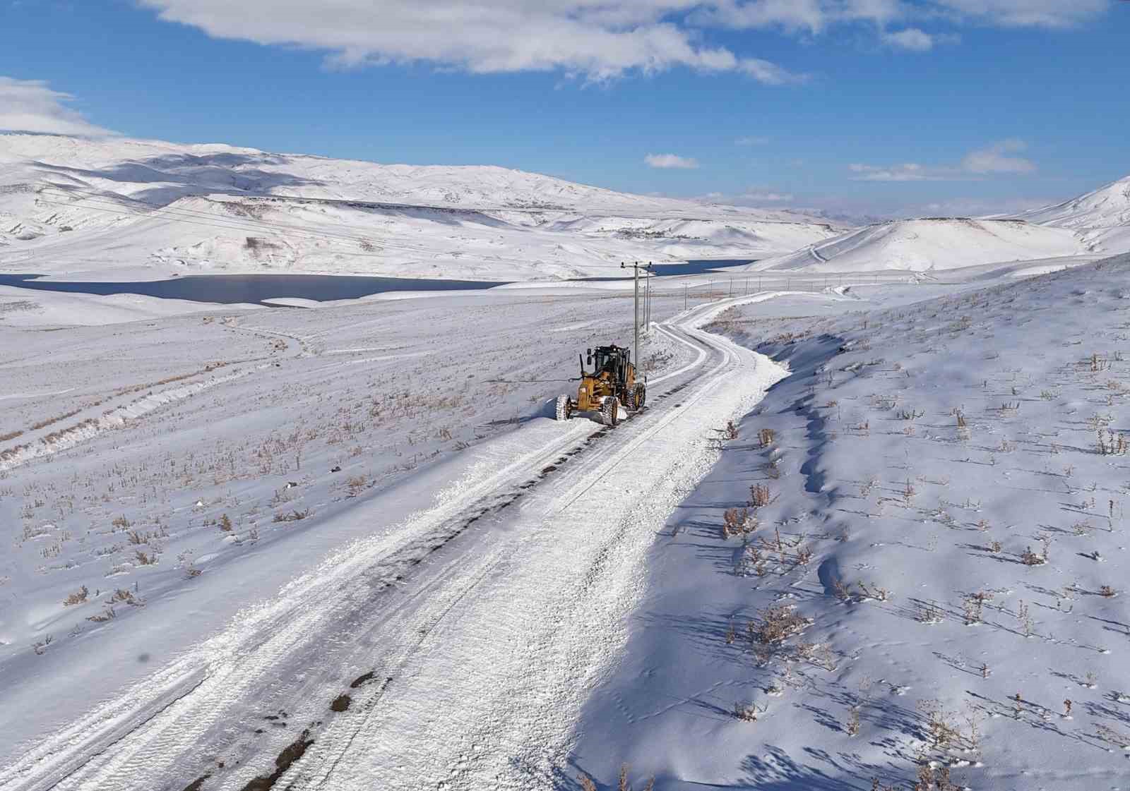 Van’da kardan dolayı kapanan 119 yerleşim yerinin yolu açıldı