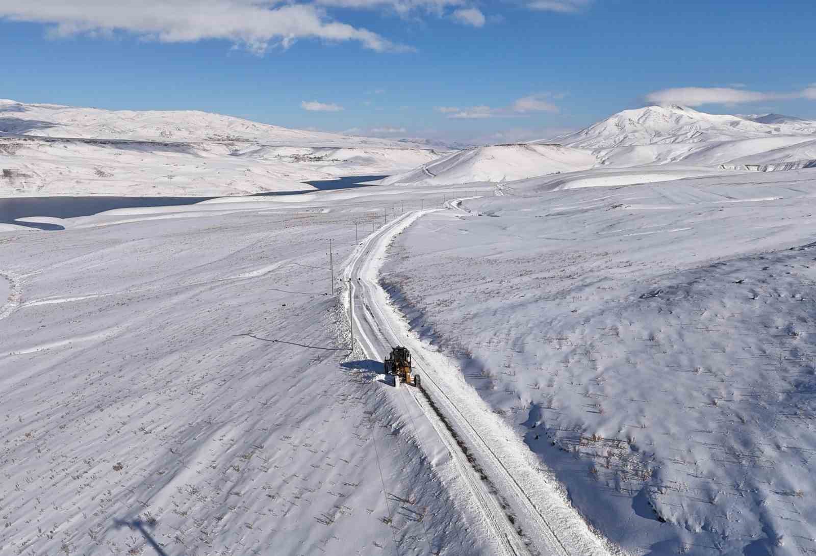 Van’da kardan dolayı kapanan 119 yerleşim yerinin yolu açıldı