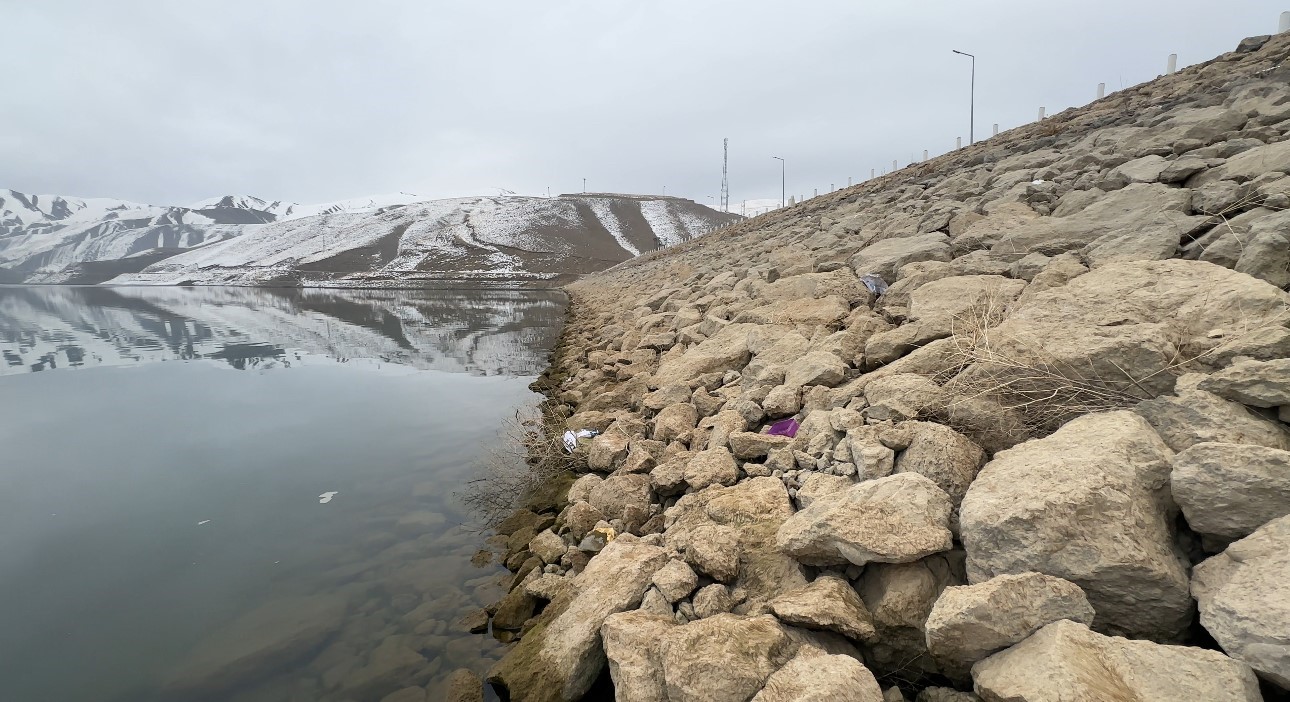 Yüksekova’da kuraklık alarmı: Barajda su seviyesi 20 metreye kadar düştü