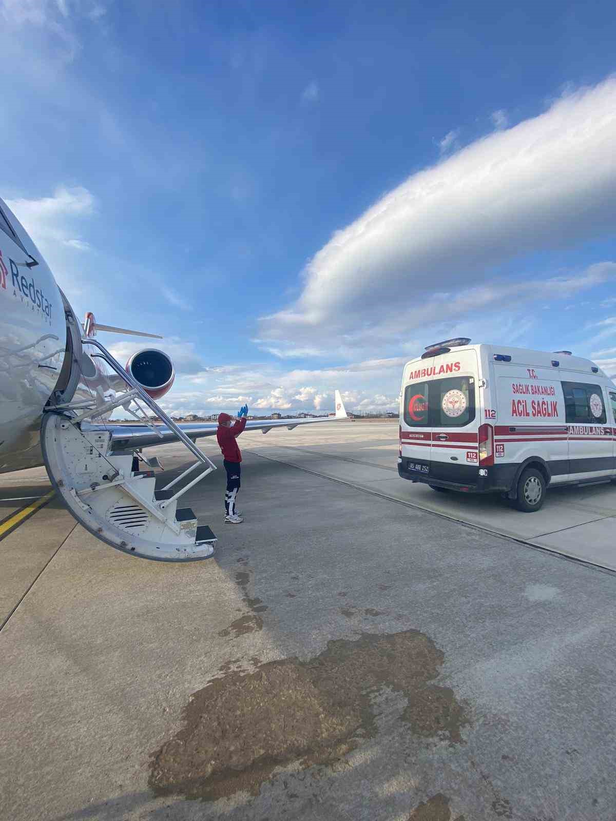 Van’da 3 yenidoğan hasta ambulans uçakla sevk edildi