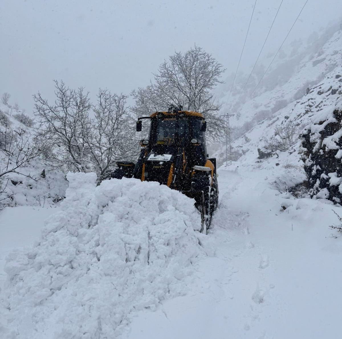 Van’da 420 yerleşim yerinin yolu ulaşıma kapandı