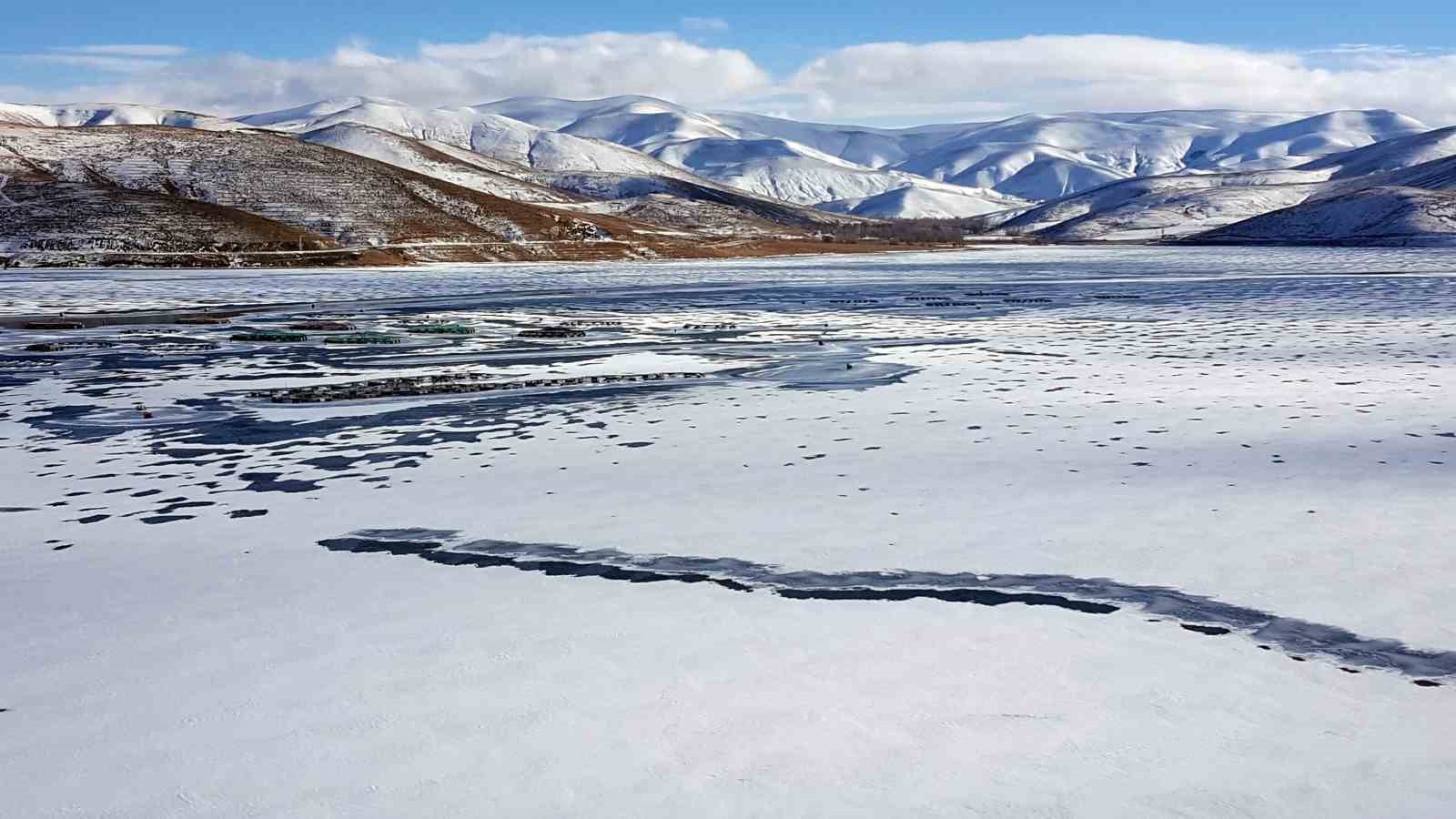 Soğuk hava göletleri dondurdu