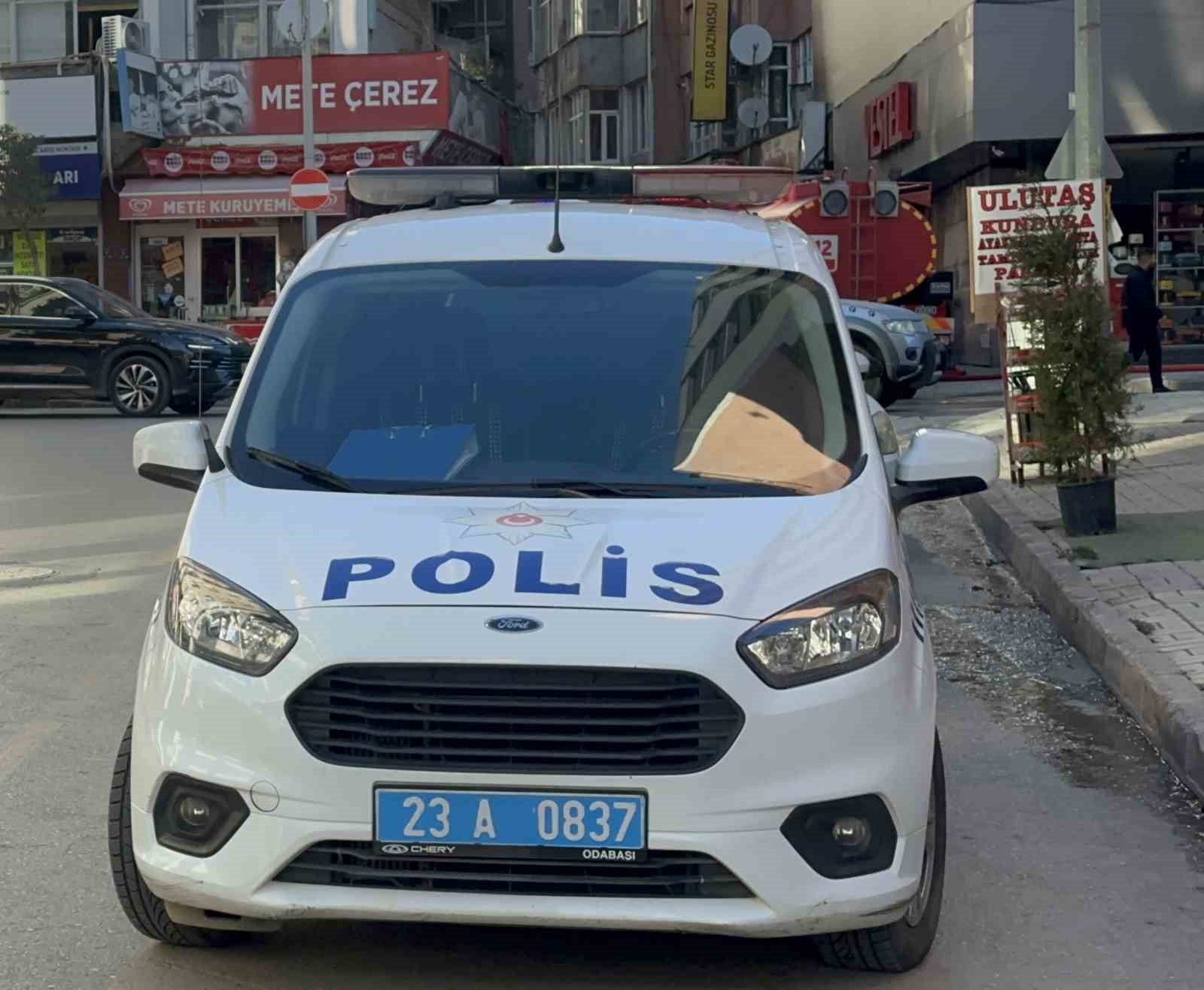 Elazığ’daki depo yangını 4 saat sonra söndürüldü