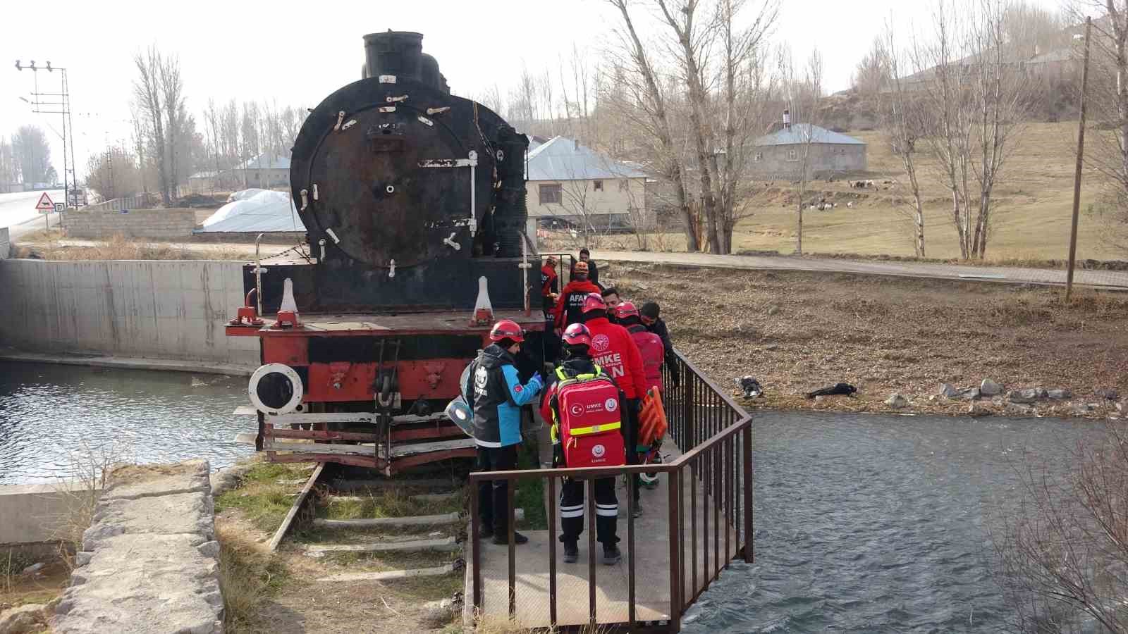 Van’da tren ve trafik kazası tatbikatları nefes kesti