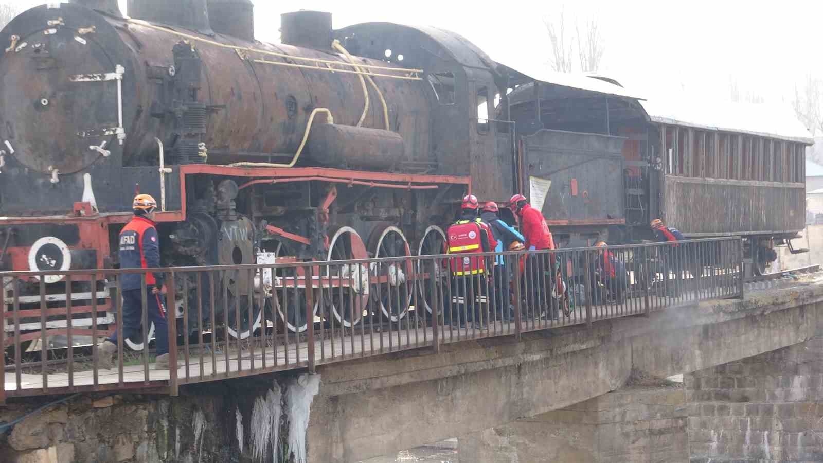 Van’da tren ve trafik kazası tatbikatları nefes kesti