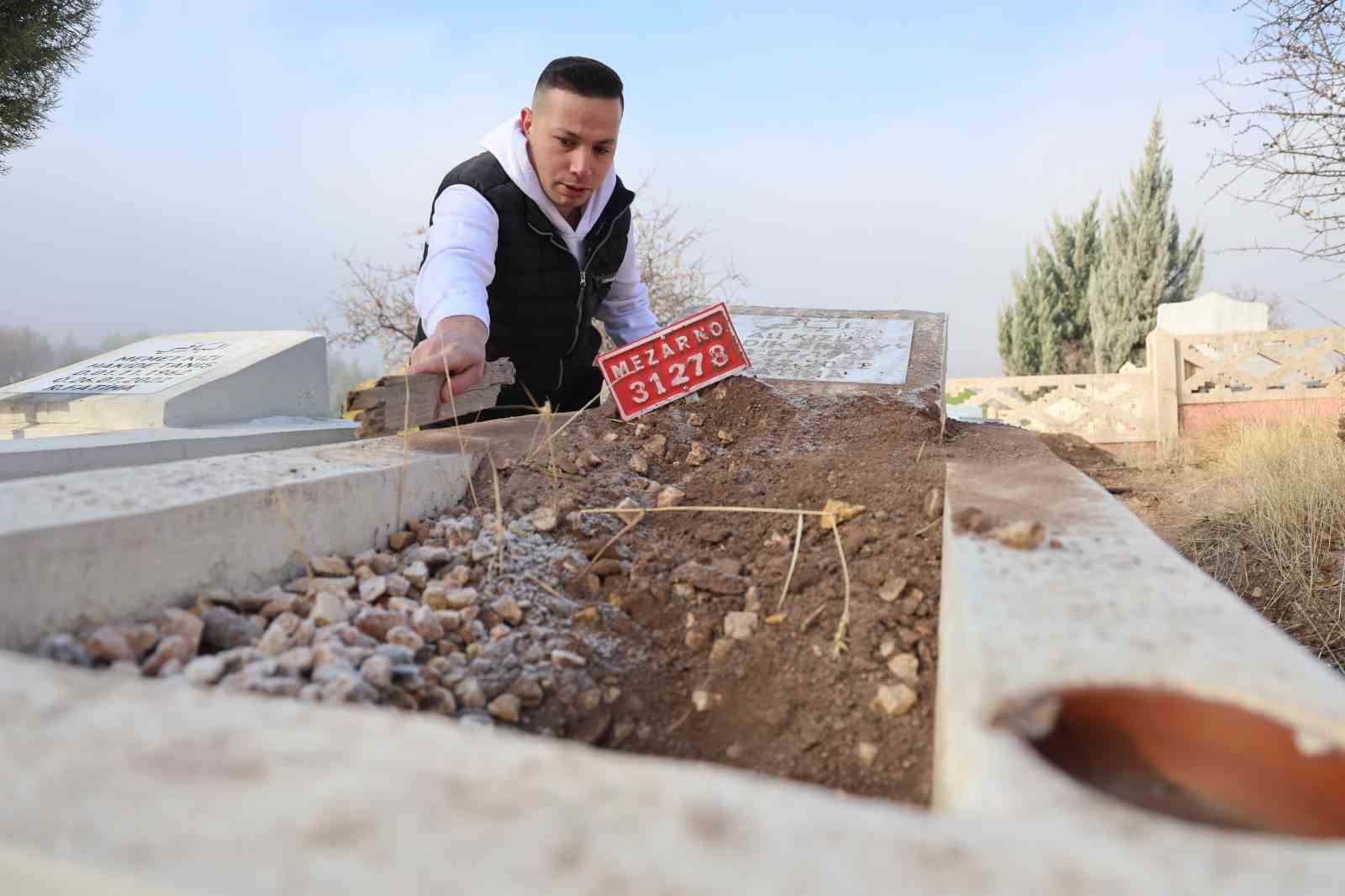 Elazığ’da bir mezarlık tahrip edildi, duyarlı vatandaş kabri eski haline getirdi