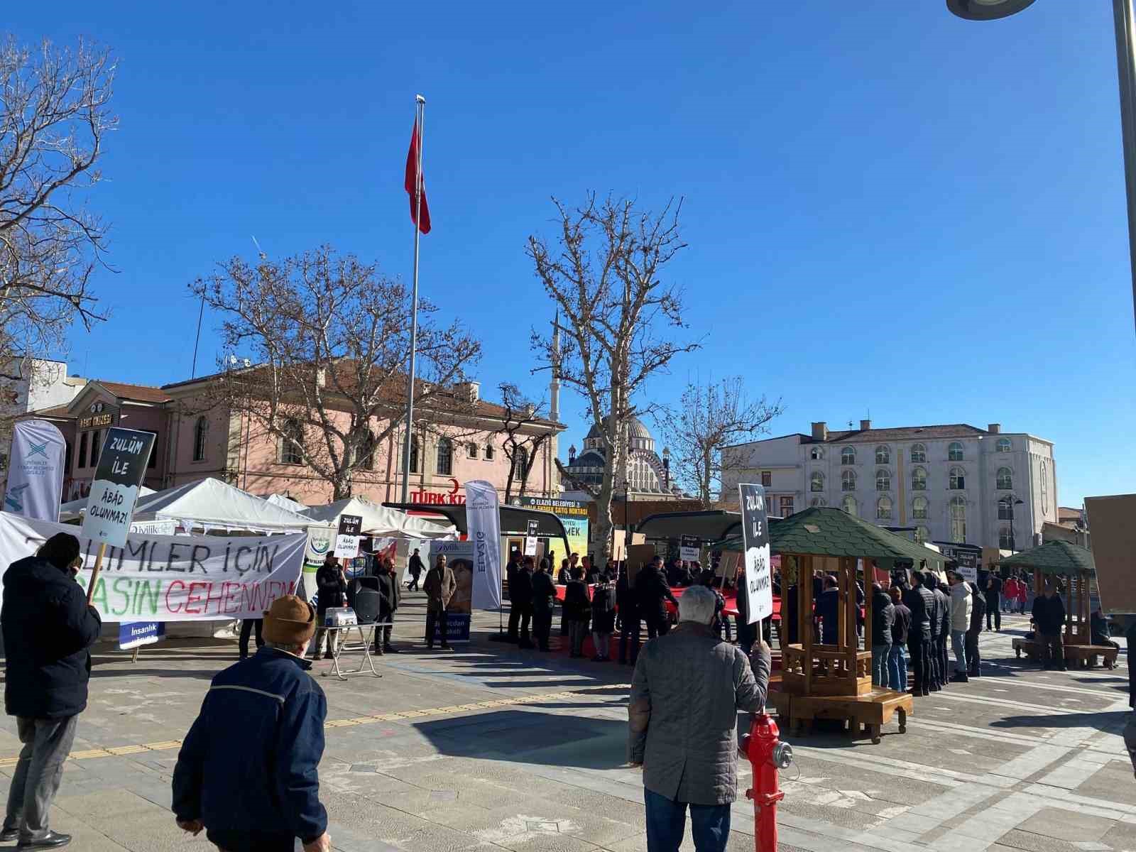 Elazığ’da, İsrail’in Gazze’ye yönelik saldırıları ’Sessiz çığlıkla’ protesto edildi