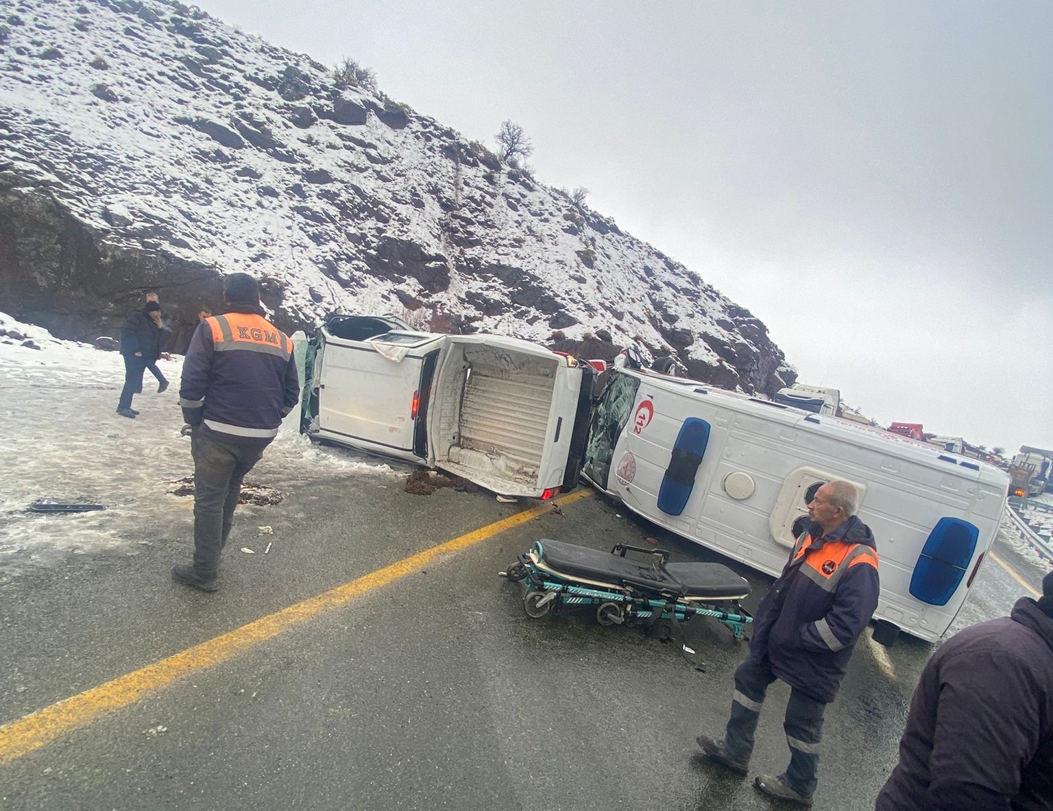 Malatya’da ambulans ile pikap çarpıştı: 1’i ağır 5 yaralı