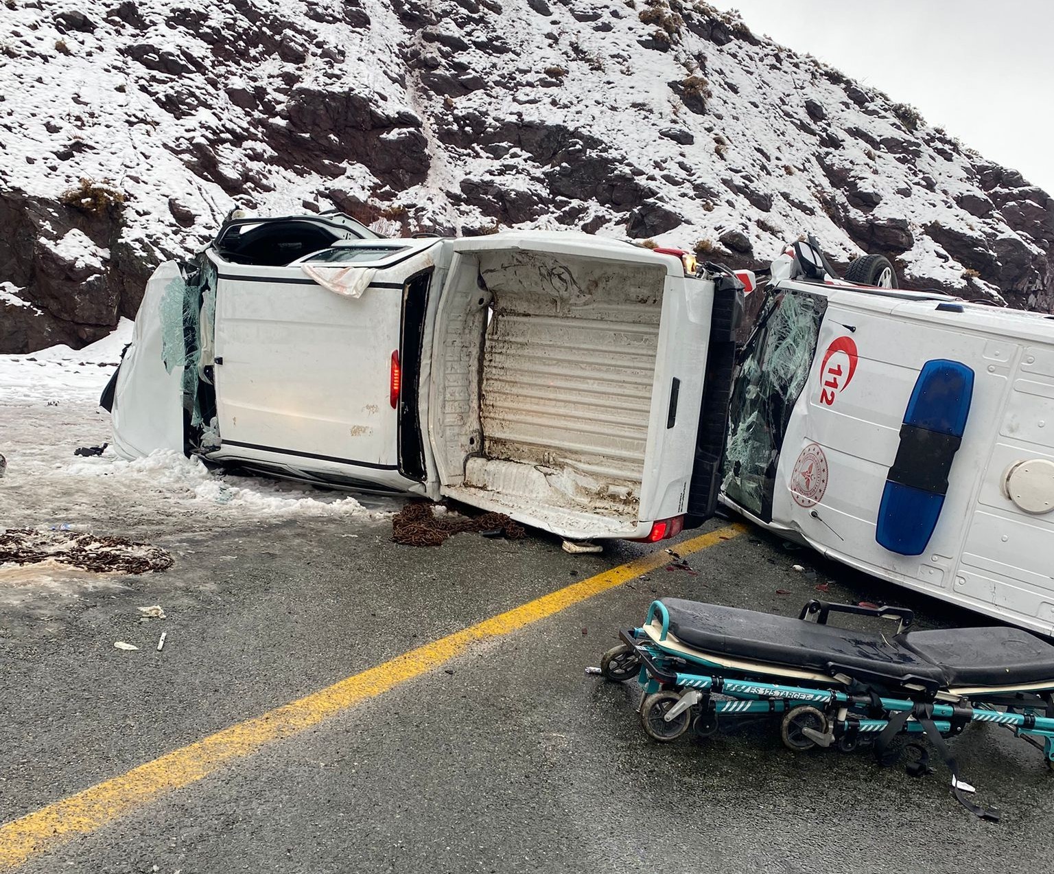 Malatya’da ambulans ile pikap çarpıştı: 1’i ağır 5 yaralı