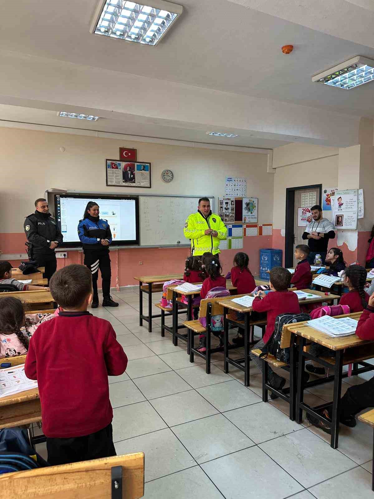 Tatvan’da miniklere polislik mesleği tanıtıldı