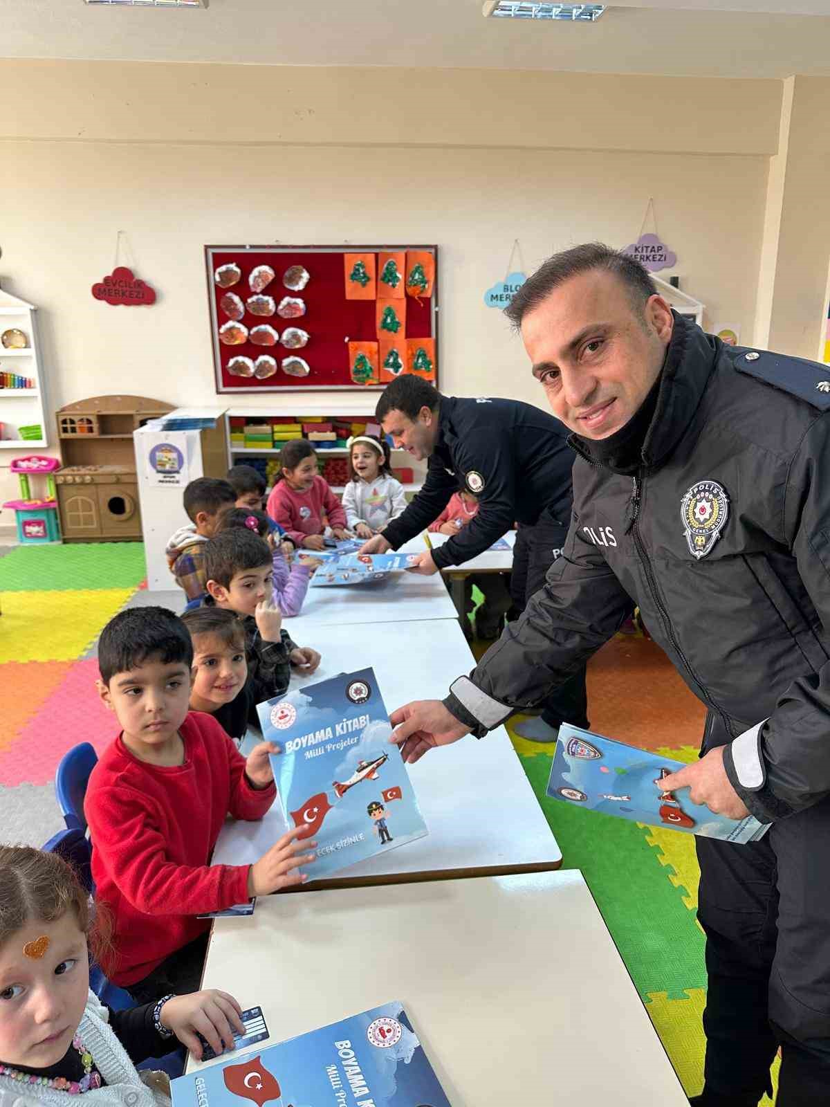 Tatvan’da miniklere polislik mesleği tanıtıldı