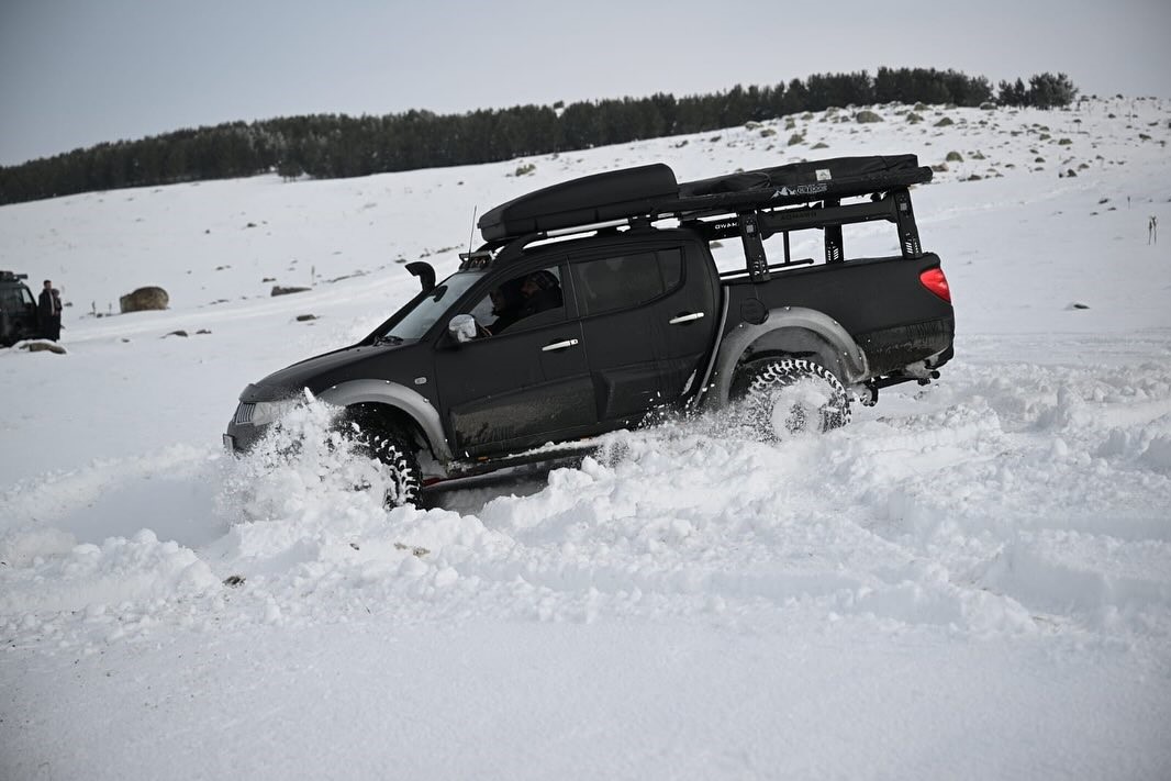 Kar üzerinde off-road yapan ekipler nefes kesti