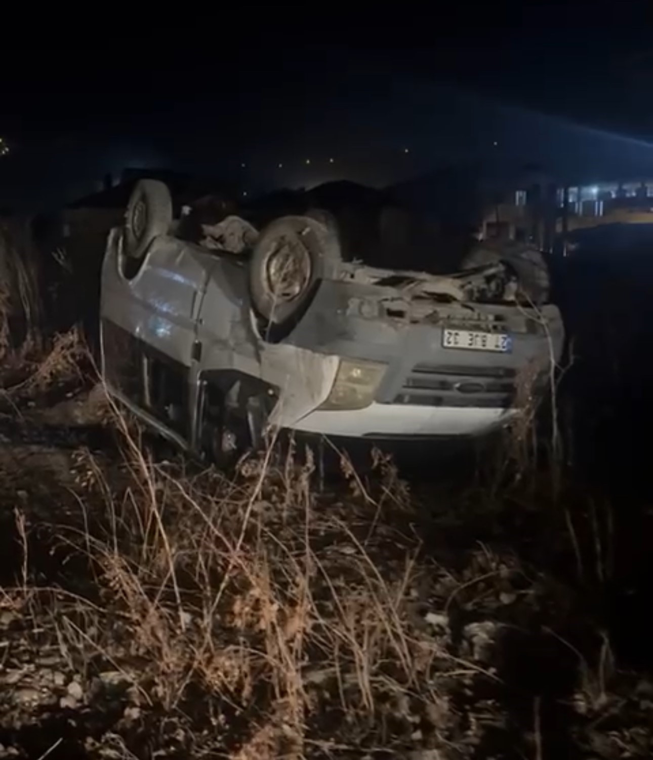 Yüksekova’da kontrolden çıkan minibüs takla attı: 7 yaralı