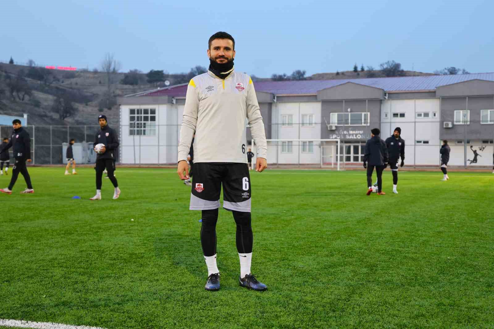 Türkiye’nin en kariyerli futbolcusu Elazığ’da