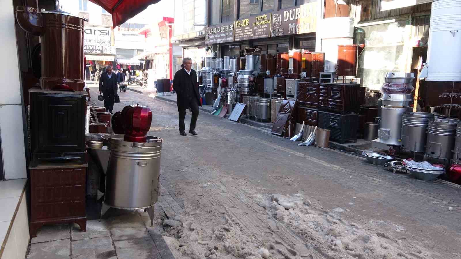 Van’da asırlık Sobacılar Çarşısı’nda hareketli günler yaşanıyor