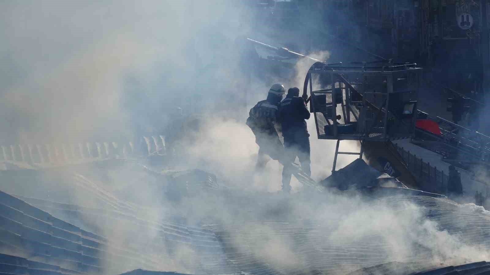 Erzurum’da tarihi binada çıkan yangın söndürüldü