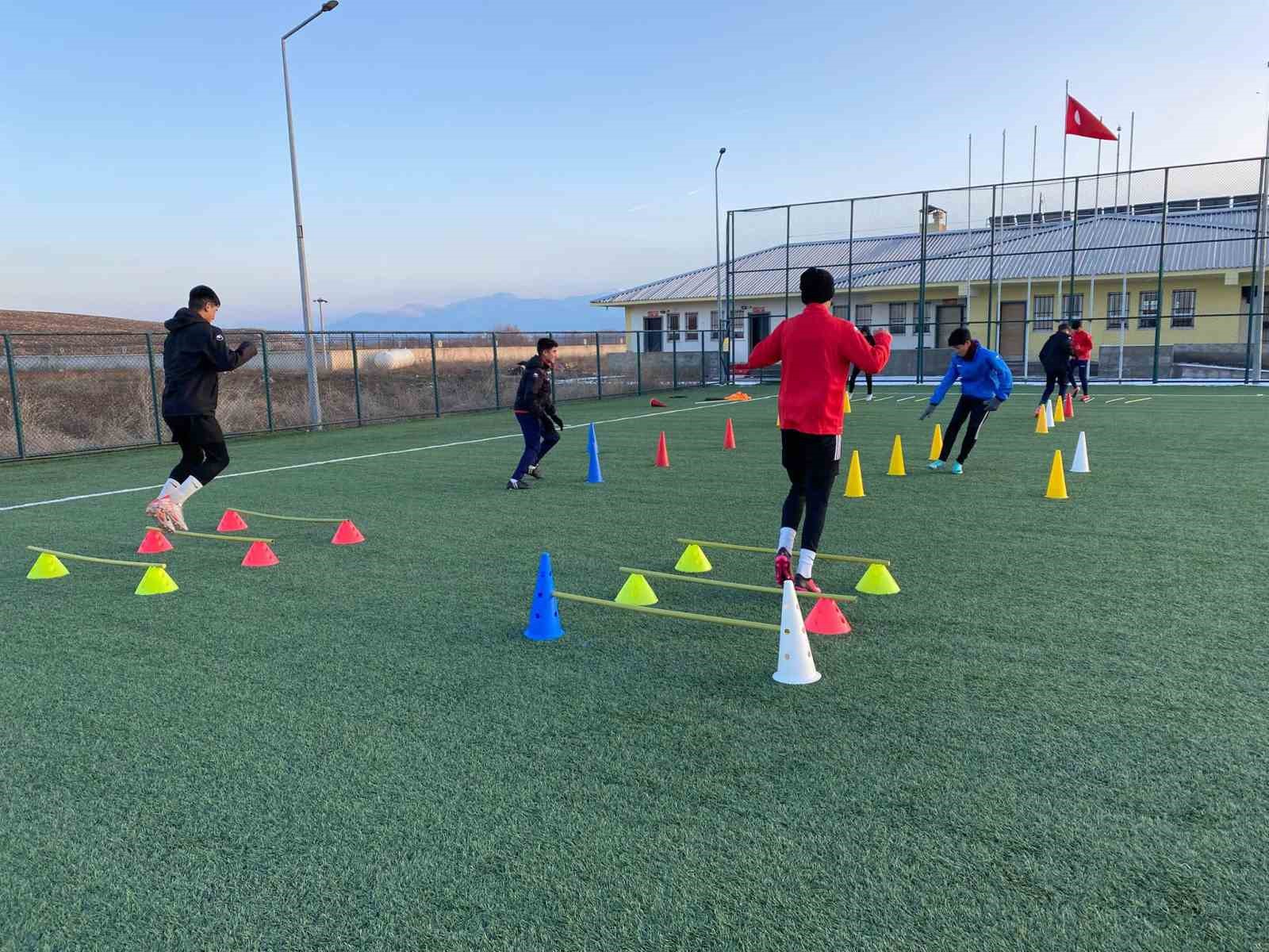 Muş’ta futbol kurslarına yoğun ilgi: Geleceğin yetenekleri yetişiyor