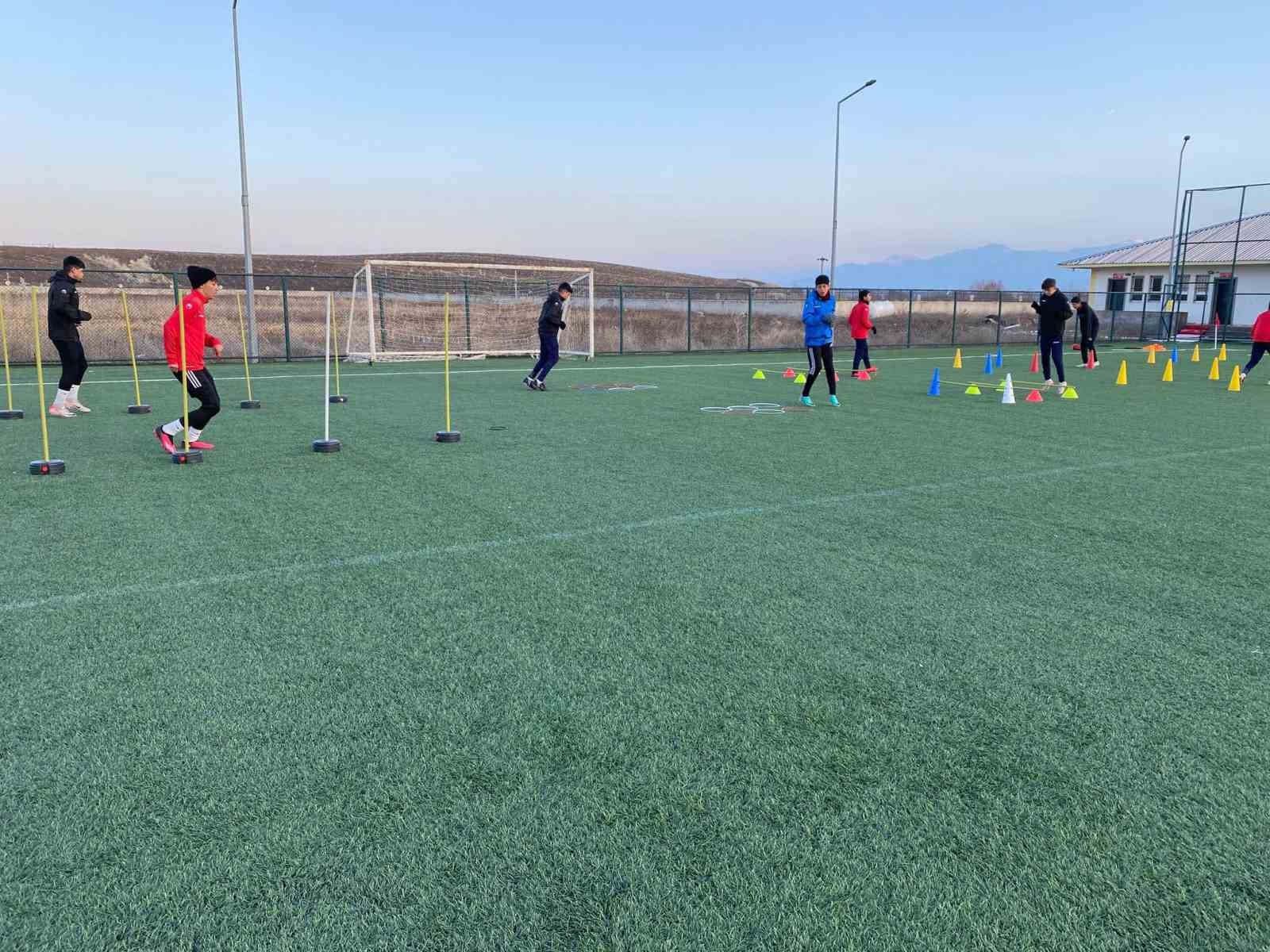 Muş’ta futbol kurslarına yoğun ilgi: Geleceğin yetenekleri yetişiyor