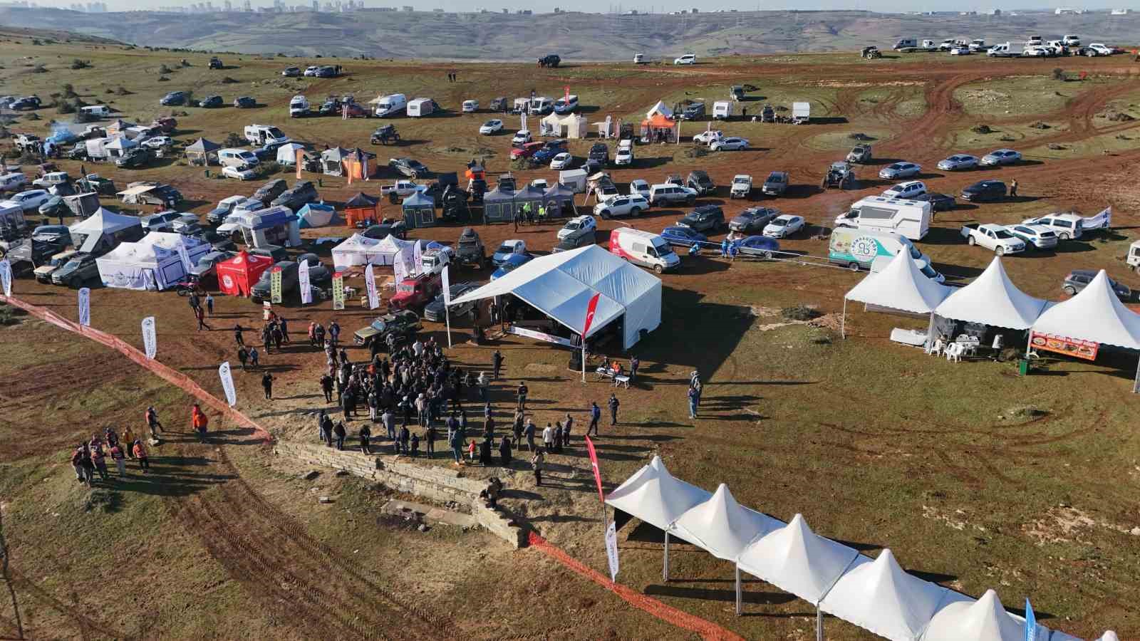 Arnavutköy’de düzenlenen Off-Road Şenliği renkli görüntülere sahne oldu