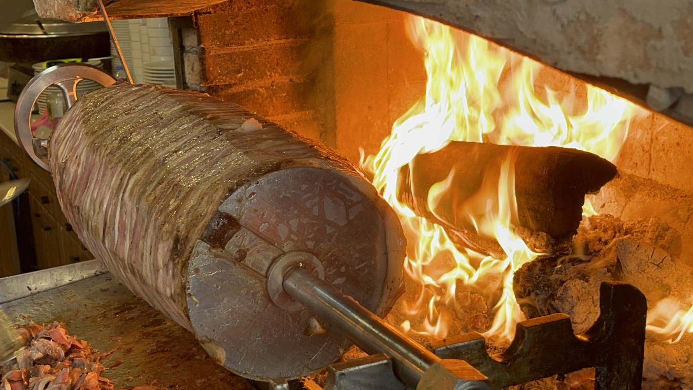 Cağ kebabını kavanozla dünyaya gönderiyor