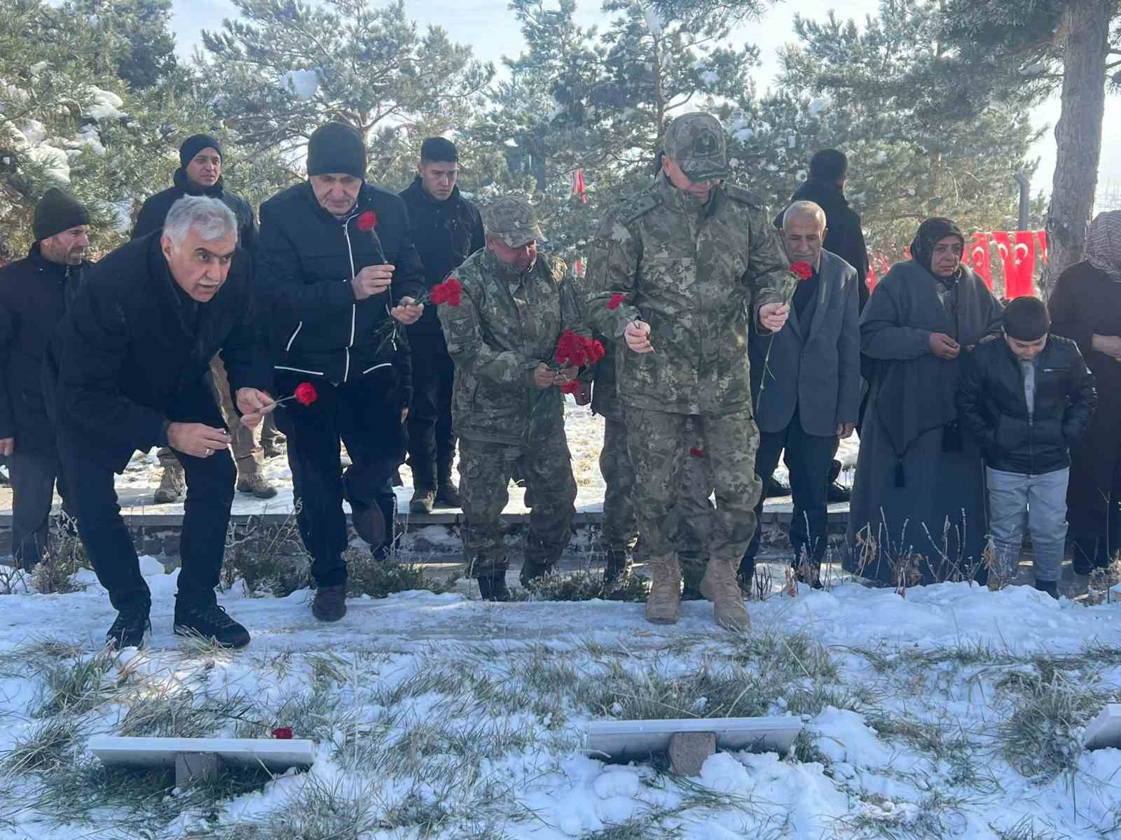 Dumlu şehitleri dualarla anıldı