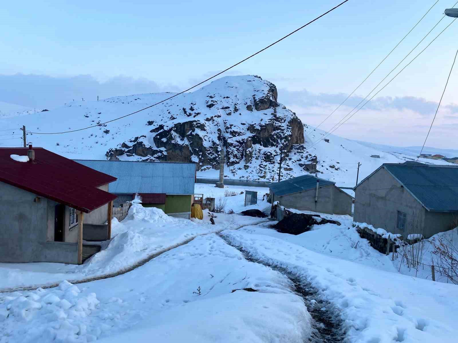 Ağrı’da dondurucu soğuklar etkisini sürdürüyor