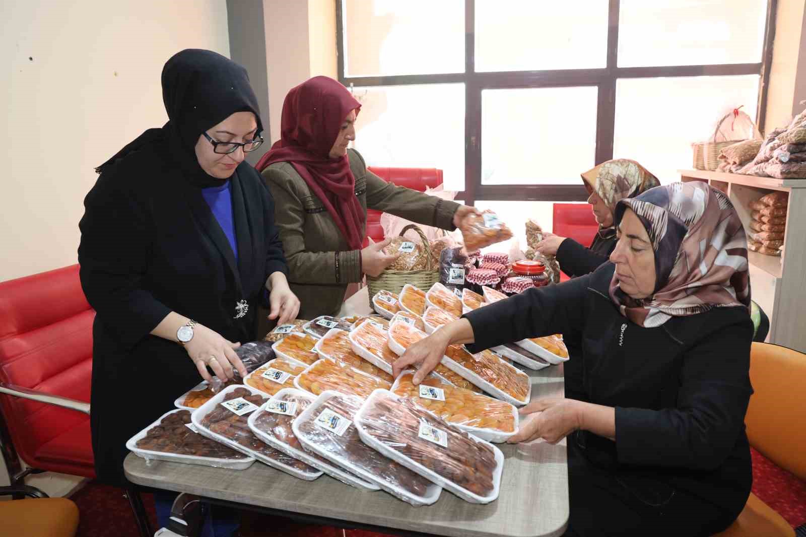 Köy kadınlarının el emeği ürünleri, Romanya sofralarını süslüyor