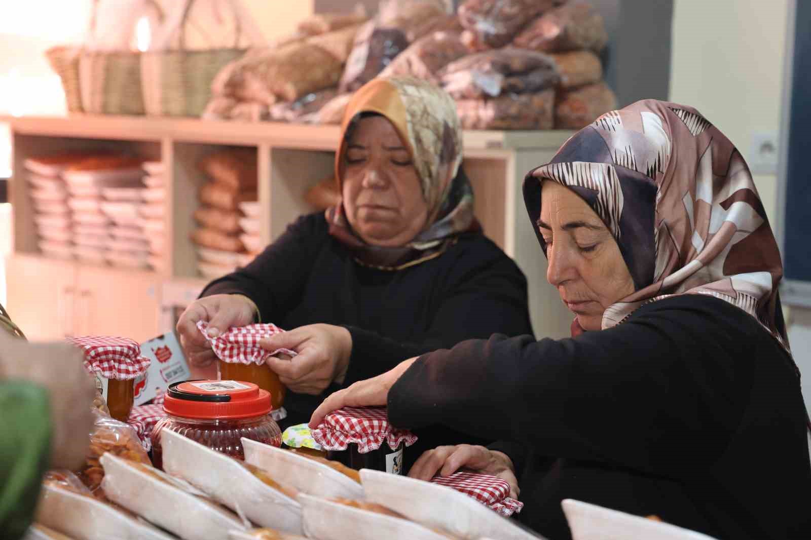 Köy kadınlarının el emeği ürünleri, Romanya sofralarını süslüyor