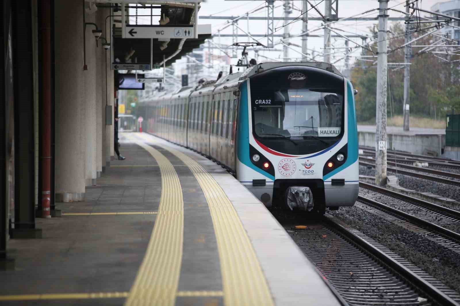 Bakan Uraloğlu, Marmaray’ın günlük yolcu rekoru kırdığını bildirdi