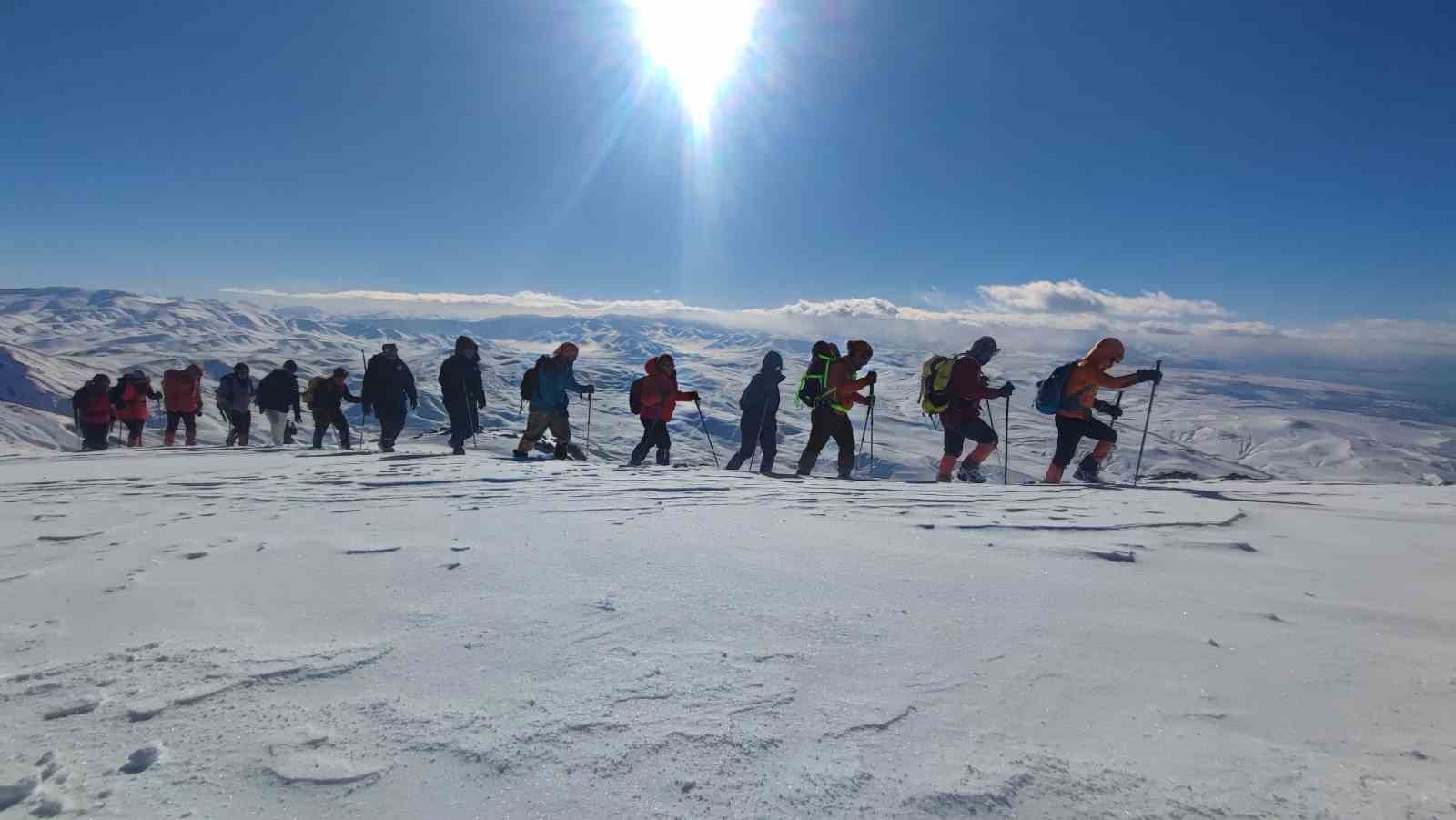 Küçük Erek Dağı’na zirve tırmanışı