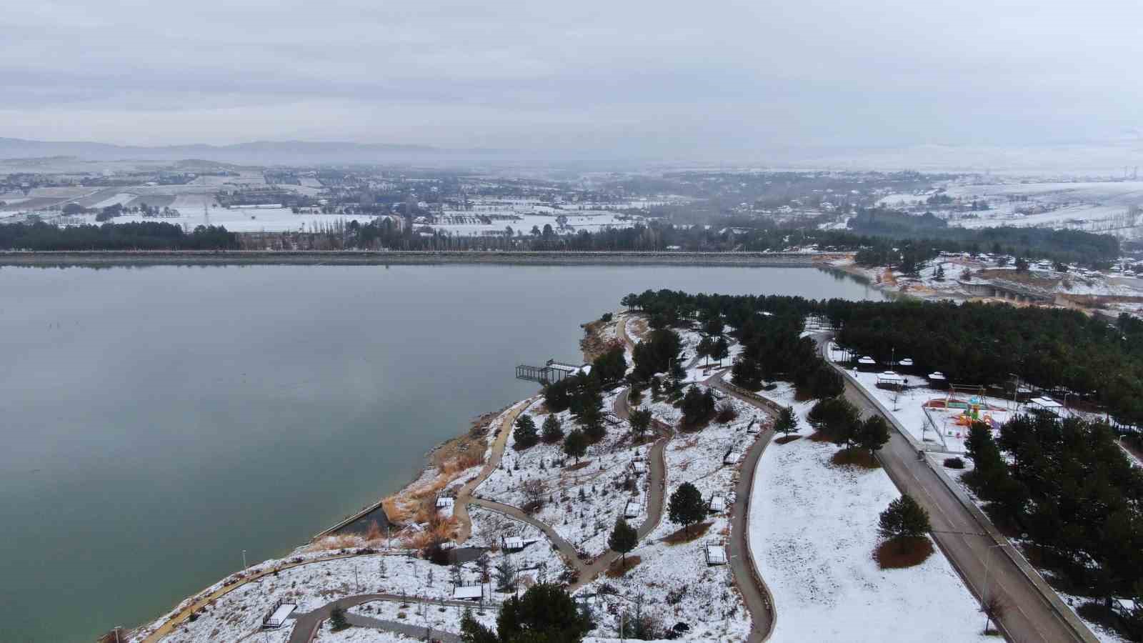 Cip Baraj Gölü’nde kışın mest eden güzelliği