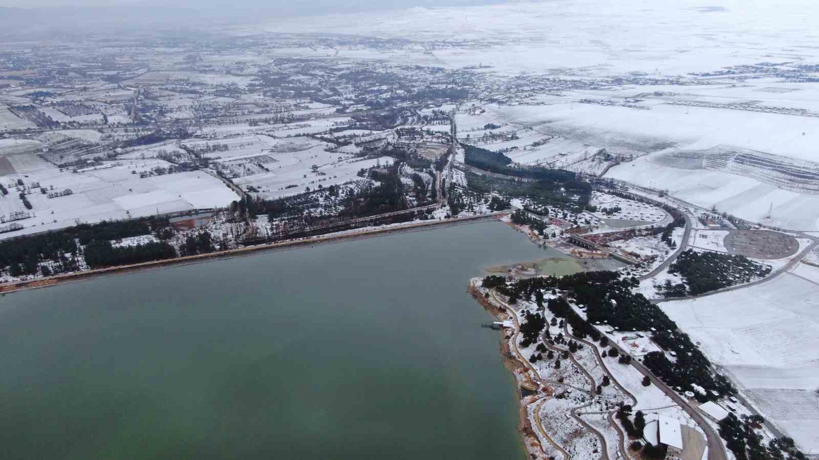 Cip Baraj Gölü’nde kışın mest eden güzelliği