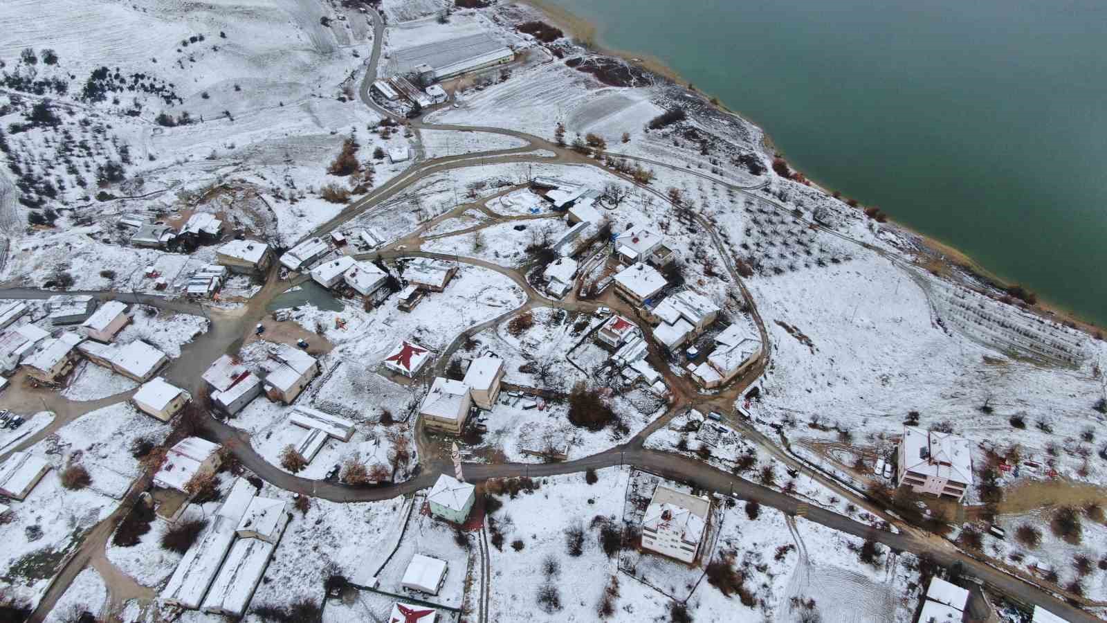 Cip Baraj Gölü’nde kışın mest eden güzelliği