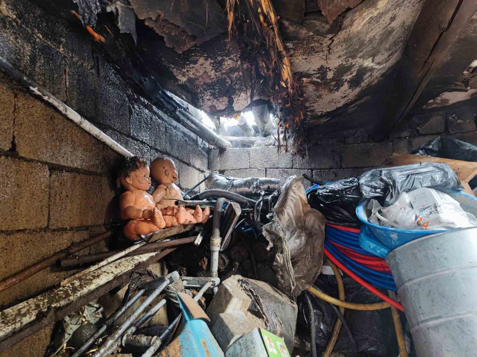 Van’da odunluk ve tandır evi yangını