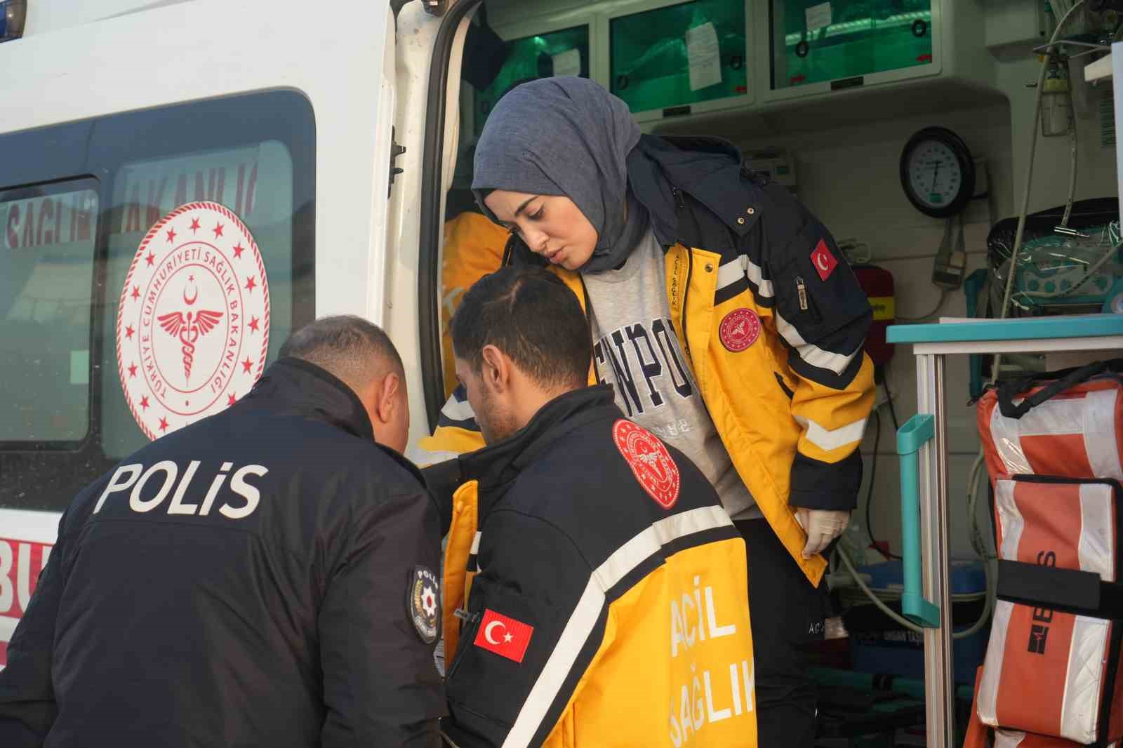 Ambulans helikopter bir günlük bebek için havalandı