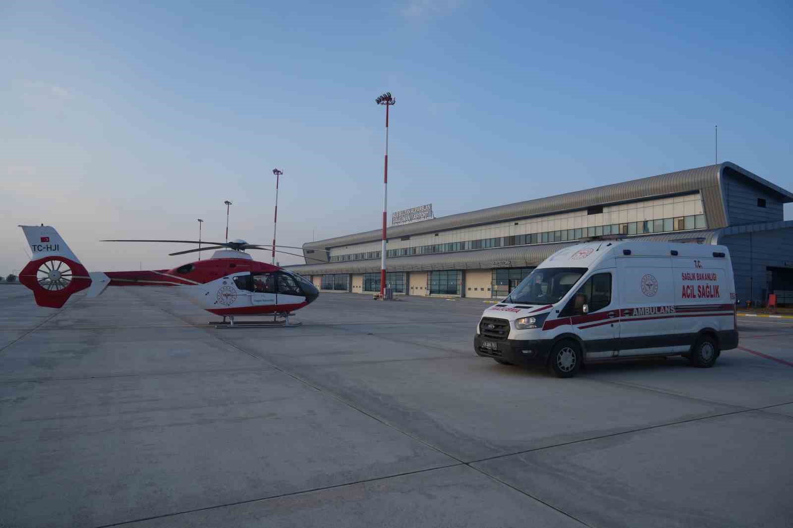 Ambulans helikopter bir günlük bebek için havalandı